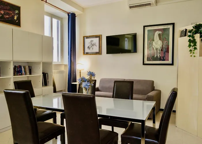 Central Apartment - Walk To Navona - Full Kitchen - Fast Wi-Fi & A-C