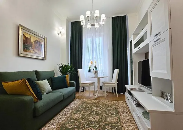 Val'S Vatican Wall Apartment