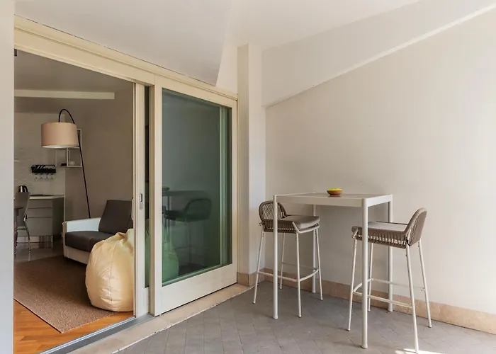Guesthost - Porta Portese Modern Terrace Apartment