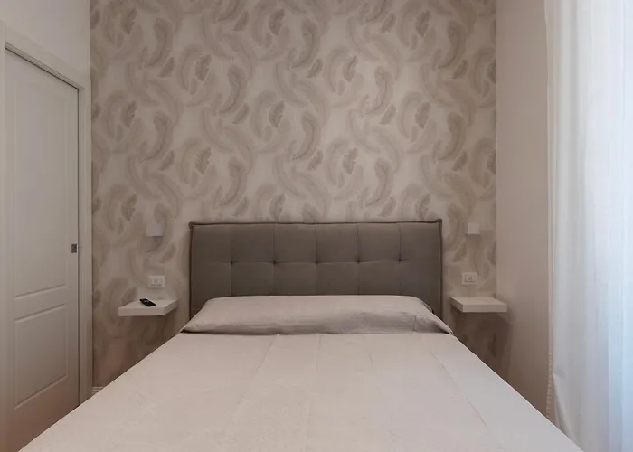 Guesthost - Rome Huge & Cozy Apartment