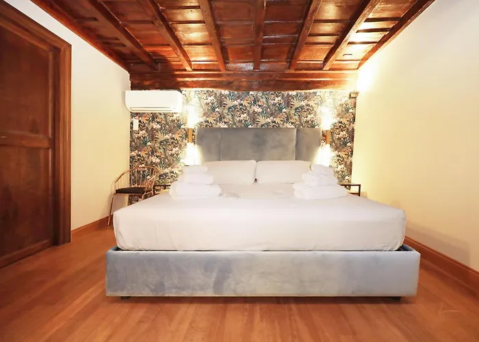 Golden Pantheon Rooms