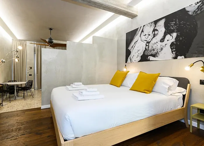 New Modern In Trastevere With Garden