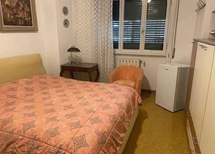 Grande Stanza Con Letto Matrimoniale Bagno Privato Zona San Paolo-Trastevere-Roma Tre 