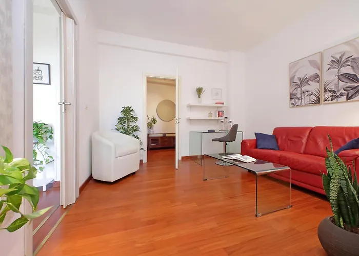 Modern Apartment Near Metro Malatesta With Balcony & Wi-Fi
