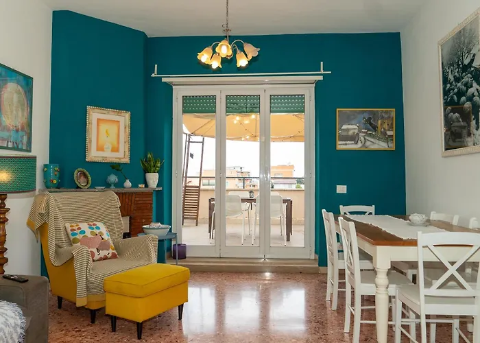 Stanza con bagno privato in attico