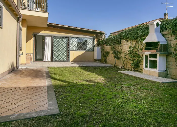 Casa moderna con giardino