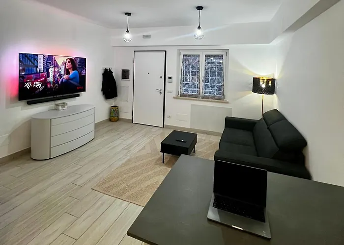 Elegant & Spacious 2Br 2Ba Unit With Private Patio