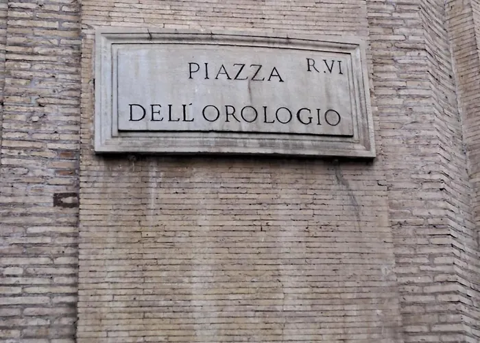 Home Piazza Dell'Orologio