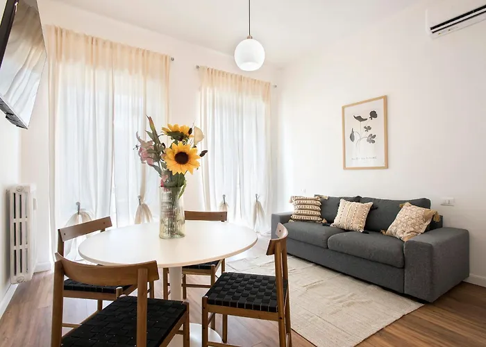 Sunny Spacious Apartment For 6 Guests