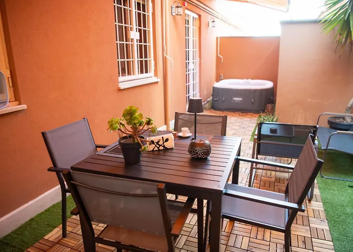 Welcoming Vatican Garden Home - With Hot Hub