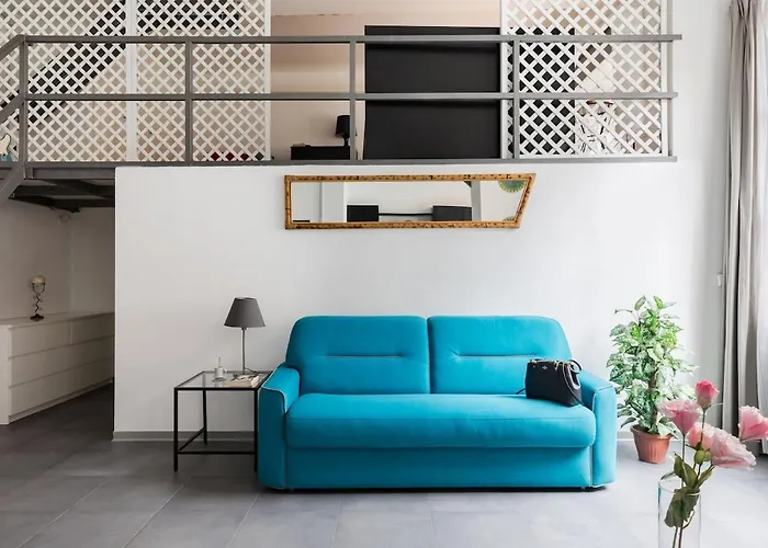 Spacious Modern Loft Steps From Trevi Fountain