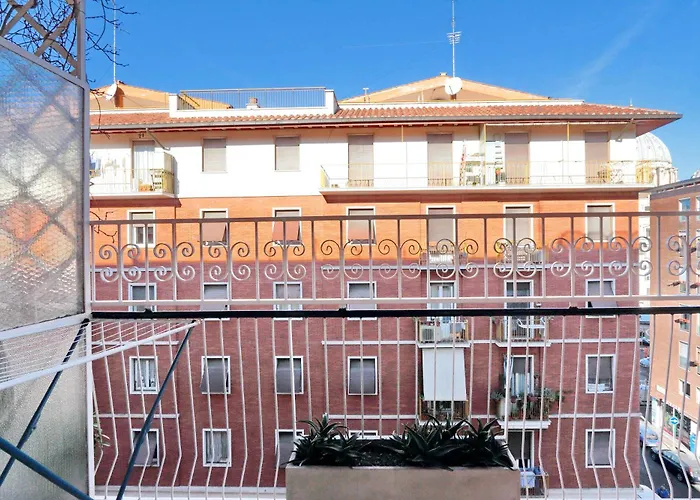 Ideal For Large Groups 2 Apartments In The Same Building Center Of Rome Near Vatican And Trastevere