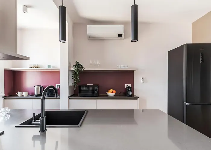 The Best Rent - Spacious Three-Bedroom Flat In The San Giovanni Area