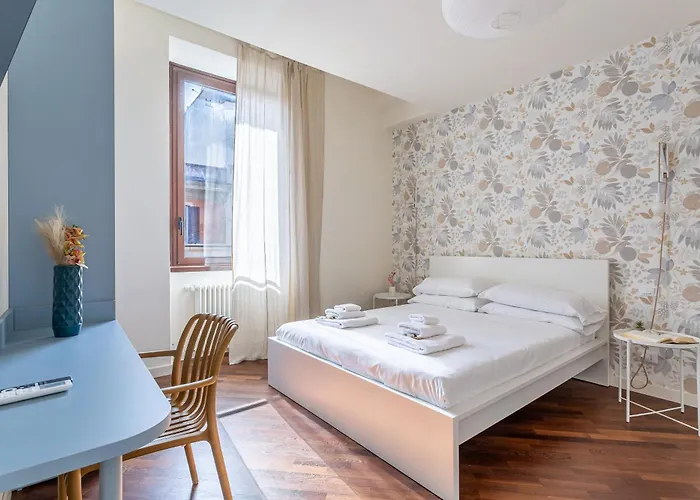 Iflat Vatican New & Comfy Sunlit Apartment
