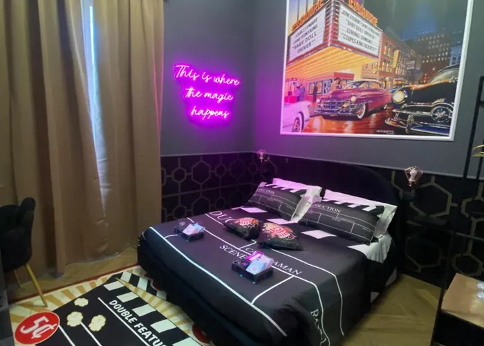 One Of One Experiences - Cinema Room