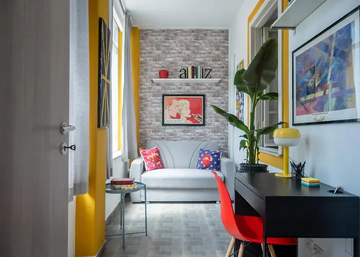 Yellow Pop Apartment - Design e Colore a Roma