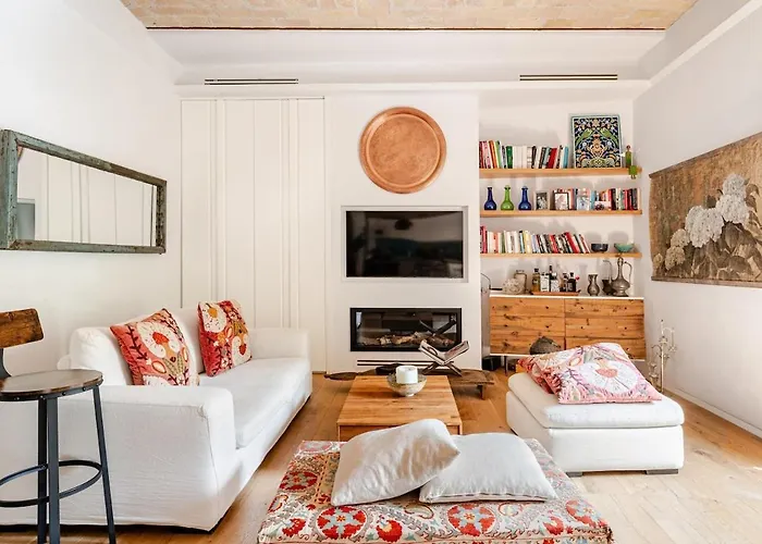 Refined Two-Bedrooms Roman Residence