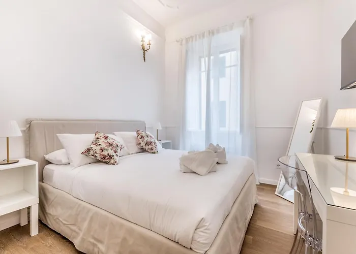 Elegant 3-Bedroom Apartment Near The Metro