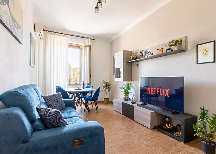 Cozy And Bright Pyramid Apartment