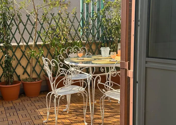 Terrace & 1930S Charm - Vatican Walk