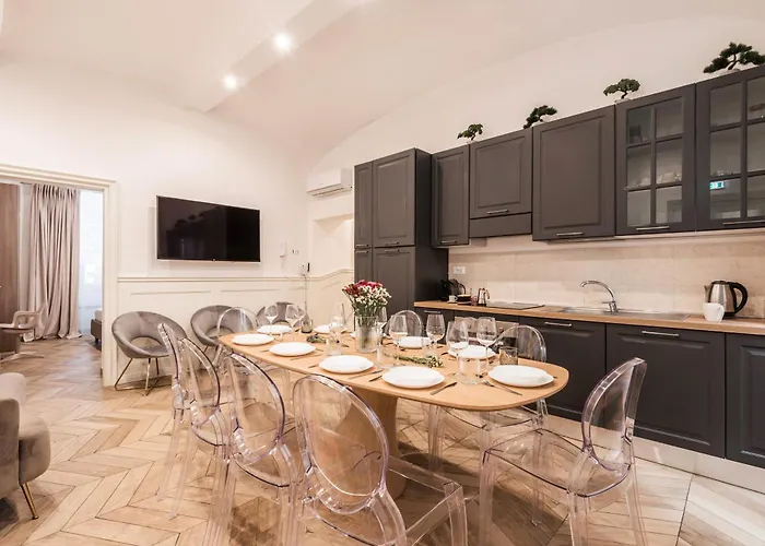 The Best Rent - Elegant Five-Bedrooms Apartment Near Colosseo