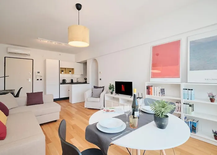 Trastevere-Colosseo, Elegant Apartment Wi-Fi & A-C