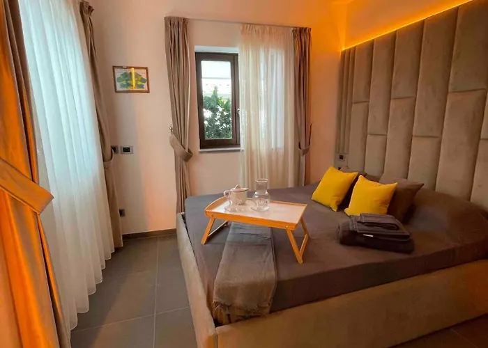 Joivy Exclusive 2-Bedroom Villa With Private Garden - 5 Minutes From The Colosseum