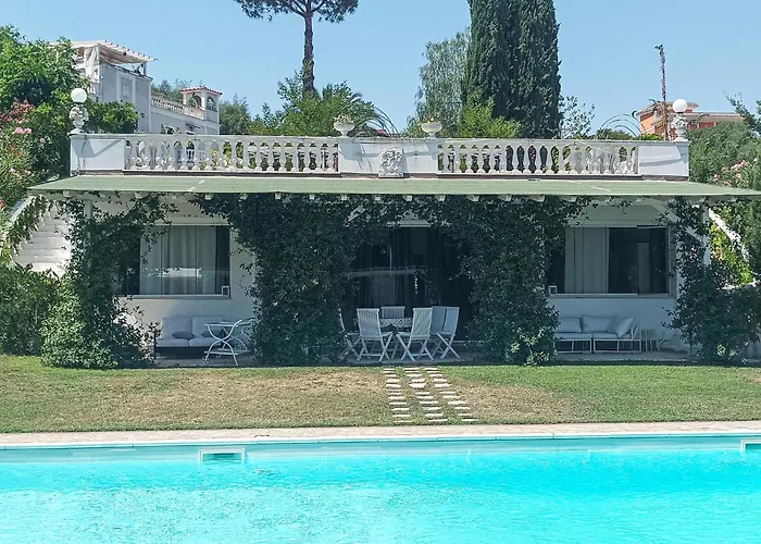 2 Bedroom Stunning Home In Roma