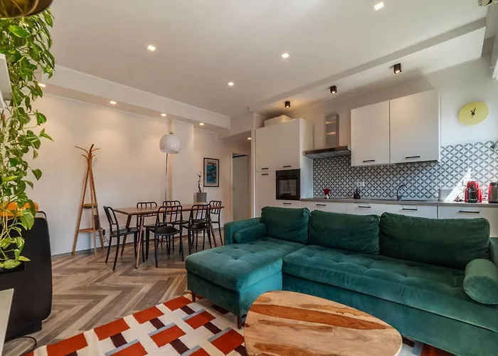 Guesthost - Colorful Apt In Vintage-Modern Style