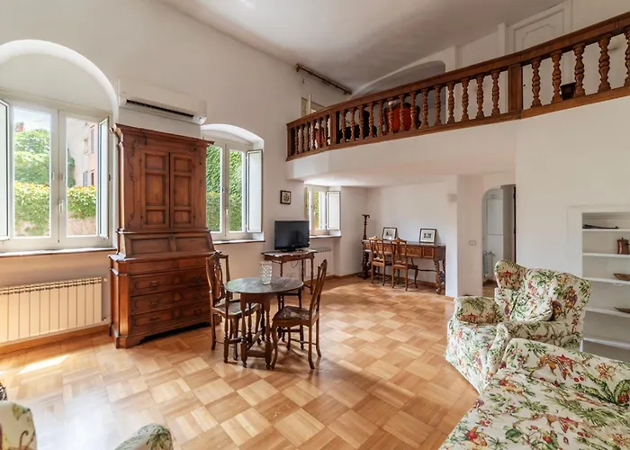 Guesthost - Historic Center Apartment Lungotevere