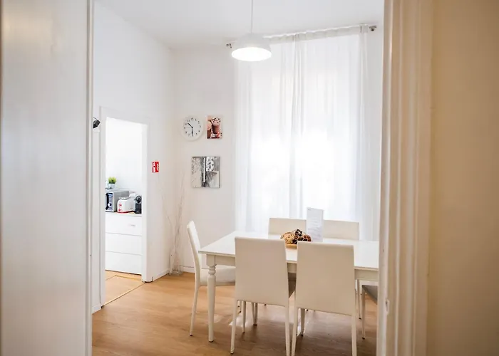Apartment By The Colosseum - White Chic Flats