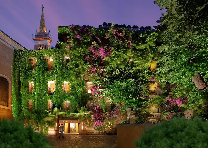 Hotel Raphael