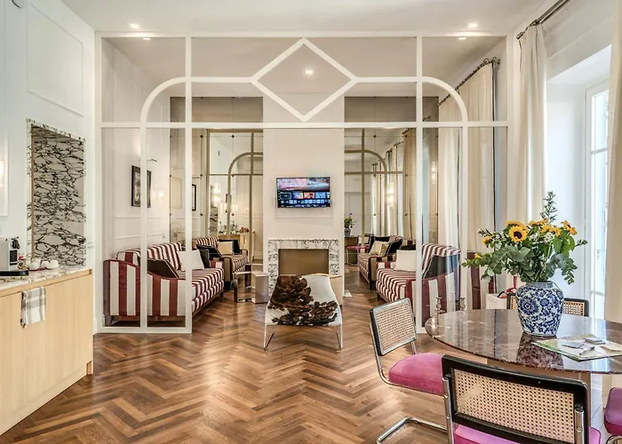 Piazza Venezia Luxe Apartment