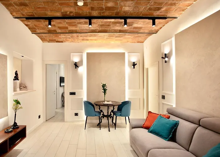 Boutique Apartment Steps from Colosseum
