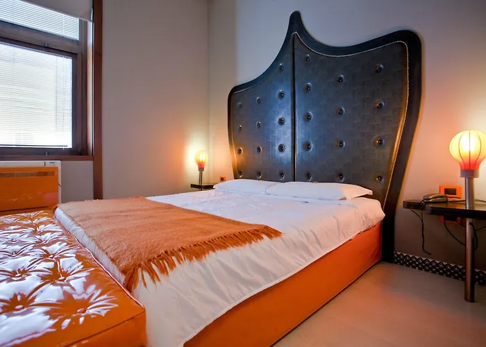 Orange Hotel