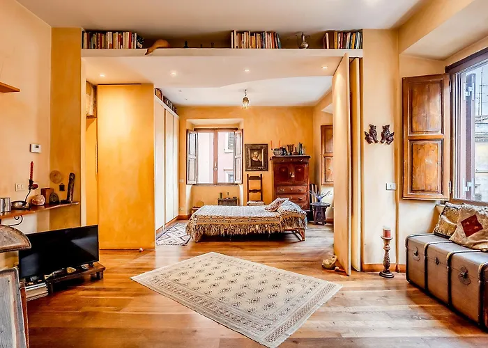 Charming Bright Colosseum Apartment