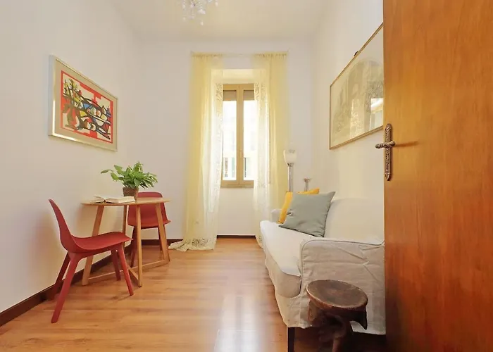 Warm, Cozy Apartment Near The Colosseum