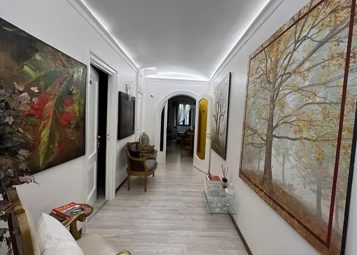 Spanish Steps Cozy Luxury Room