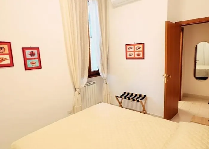 Guesthost - Spacious Apartment Near Colosseum