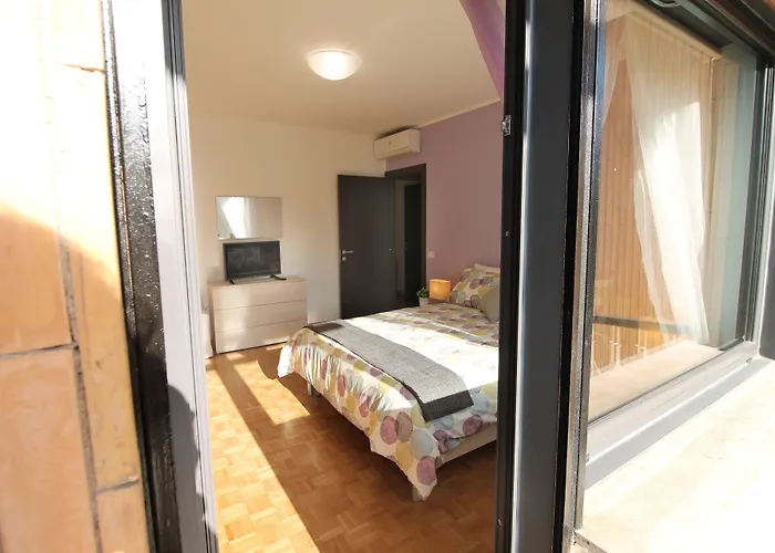 Eur Bright Spacious terraced Apartment
