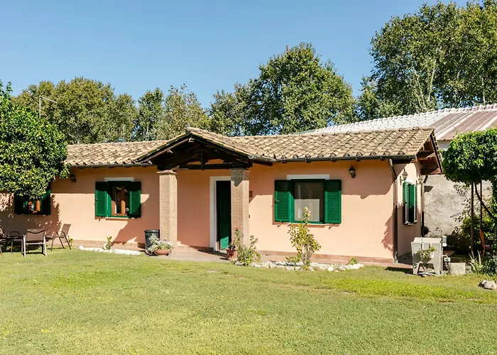 Villa With Large Garden And Free Parking