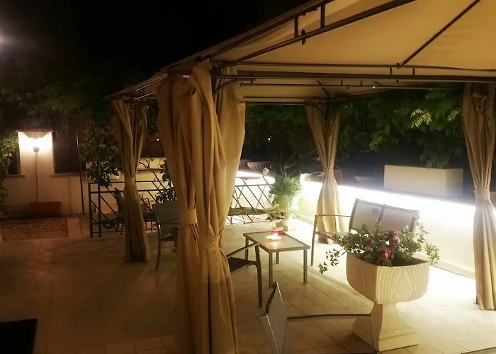 Garden House - Luxury Guest House - Self Check-In Only