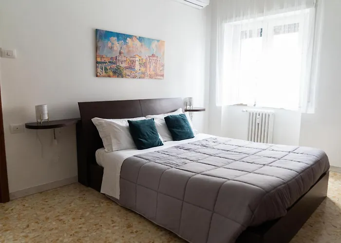 Whole Apartment Near Main Subway