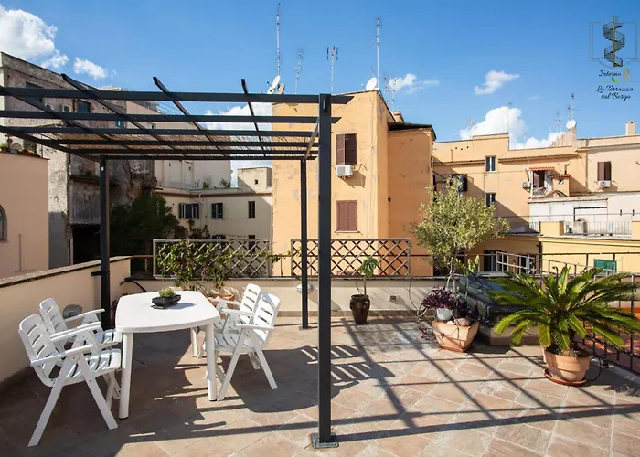 Interno Otto Con Bellissima Terrazza E Gazebo