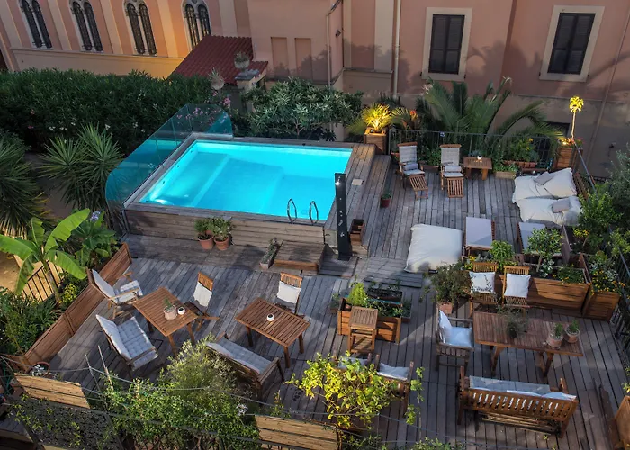 Palm Gallery Hotel