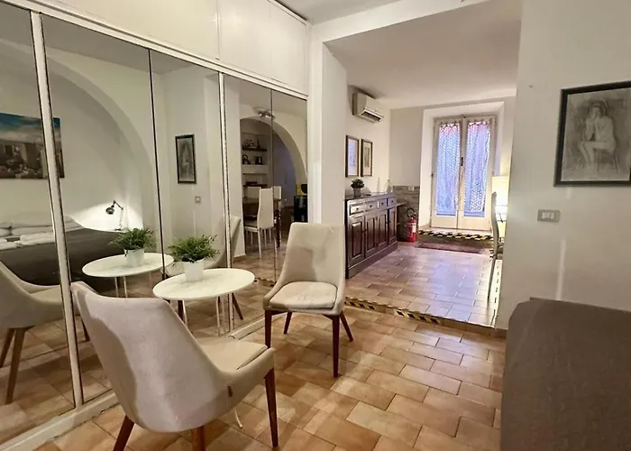 Comfy In The Heart Of Roman Nightlife