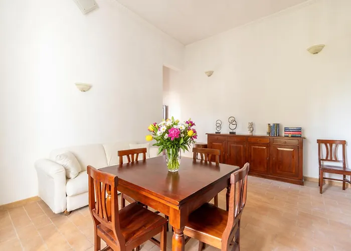 Piramide Maison-Rustic Elegance In Rome