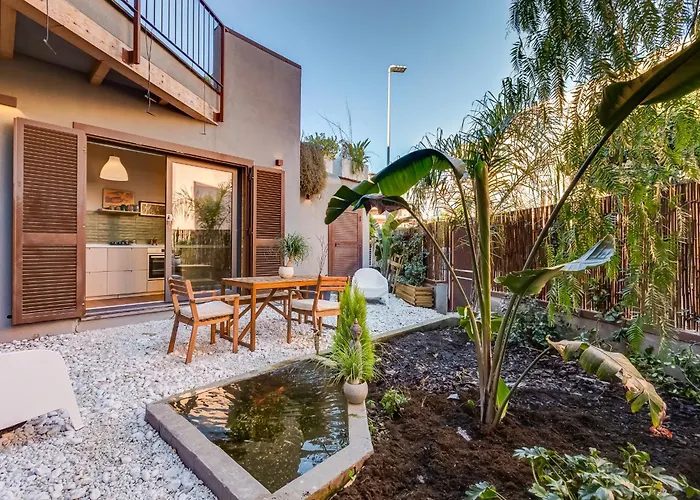 Modern Apartment With Private Garden Courtyard