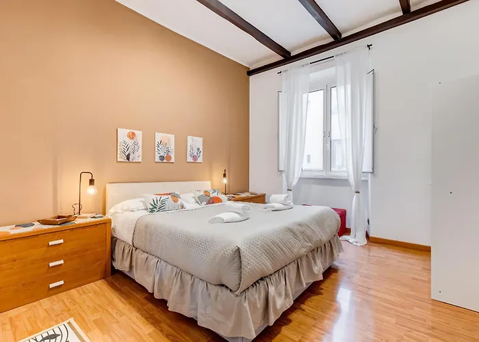 Fine Line House In Trastevere, With Puccio