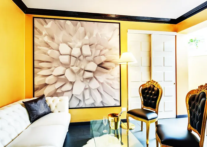 Spanish Steps Boutique Gold Apartment